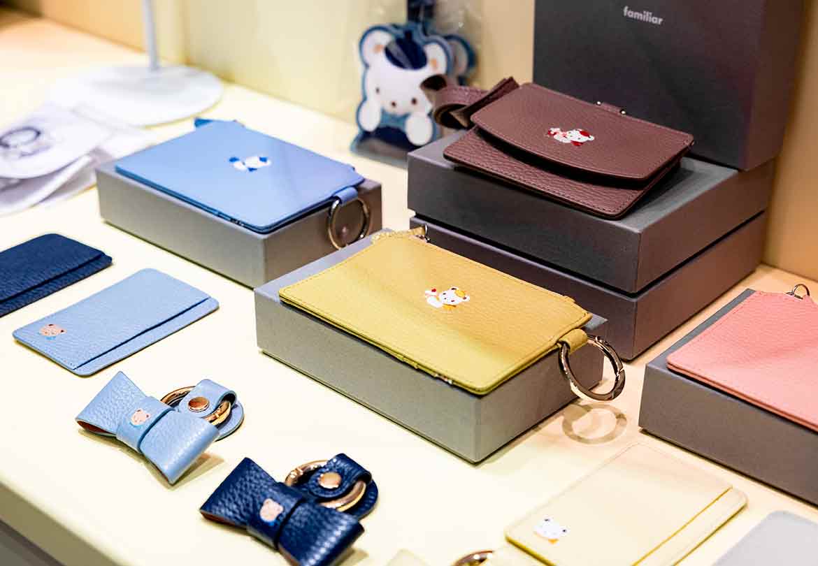 ビジネス小物にも「ファミリア」らしい愛嬌をひと匙