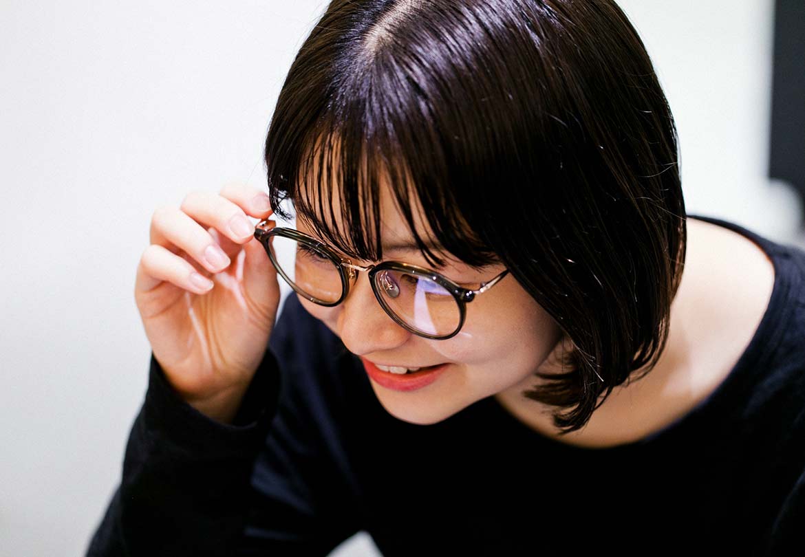 ポイントを教えてもらいながら、一本一本試着を
