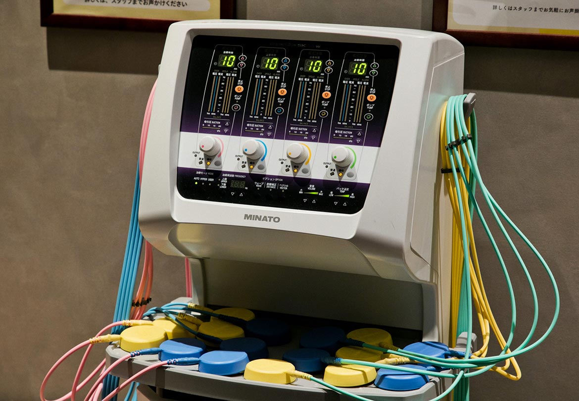 電気を流すための「干渉波」という機器。保険内利用も可