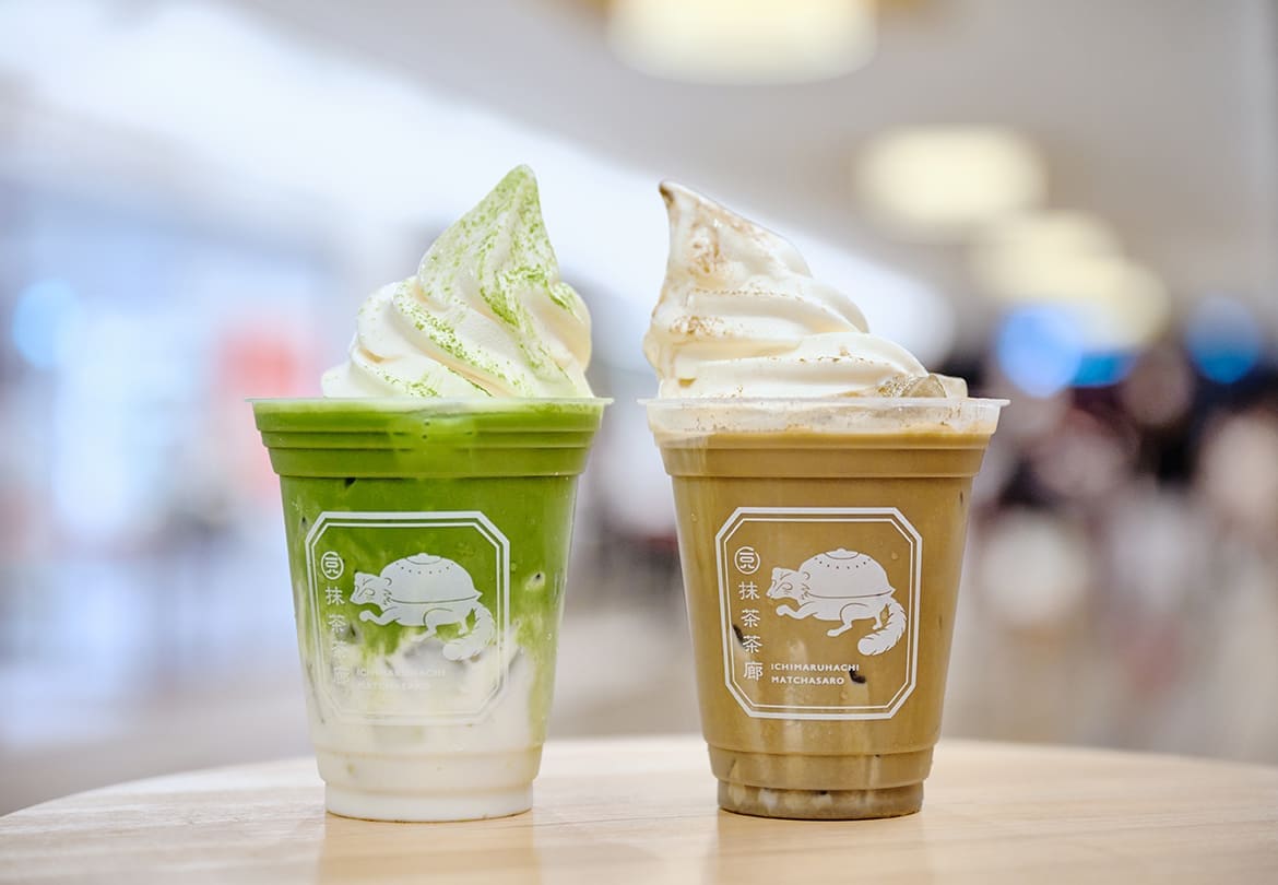 左「抹茶ラテフロート」680円、右「ほうじ茶ラテフロート」680円
