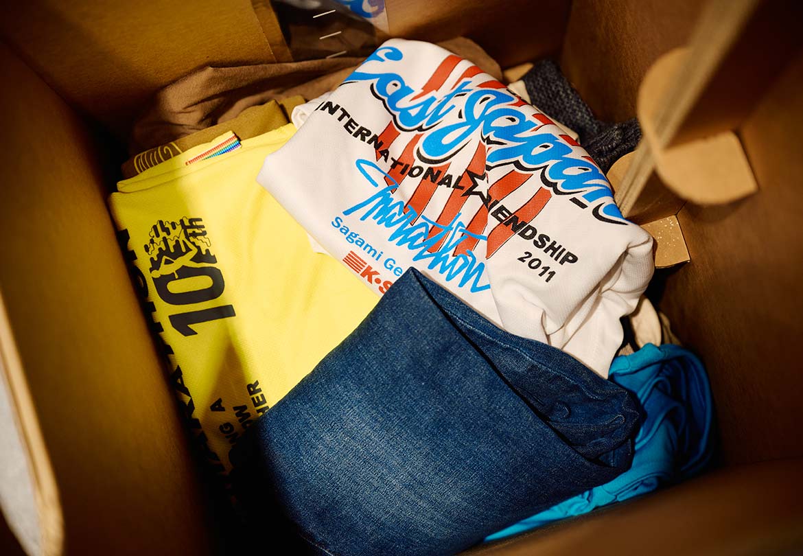 プリントTシャツやデニム、ダウンなどもOK
