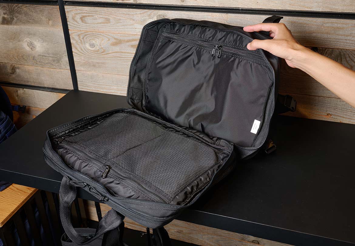 大きく180度開くので荷物の出し入れもしやすい