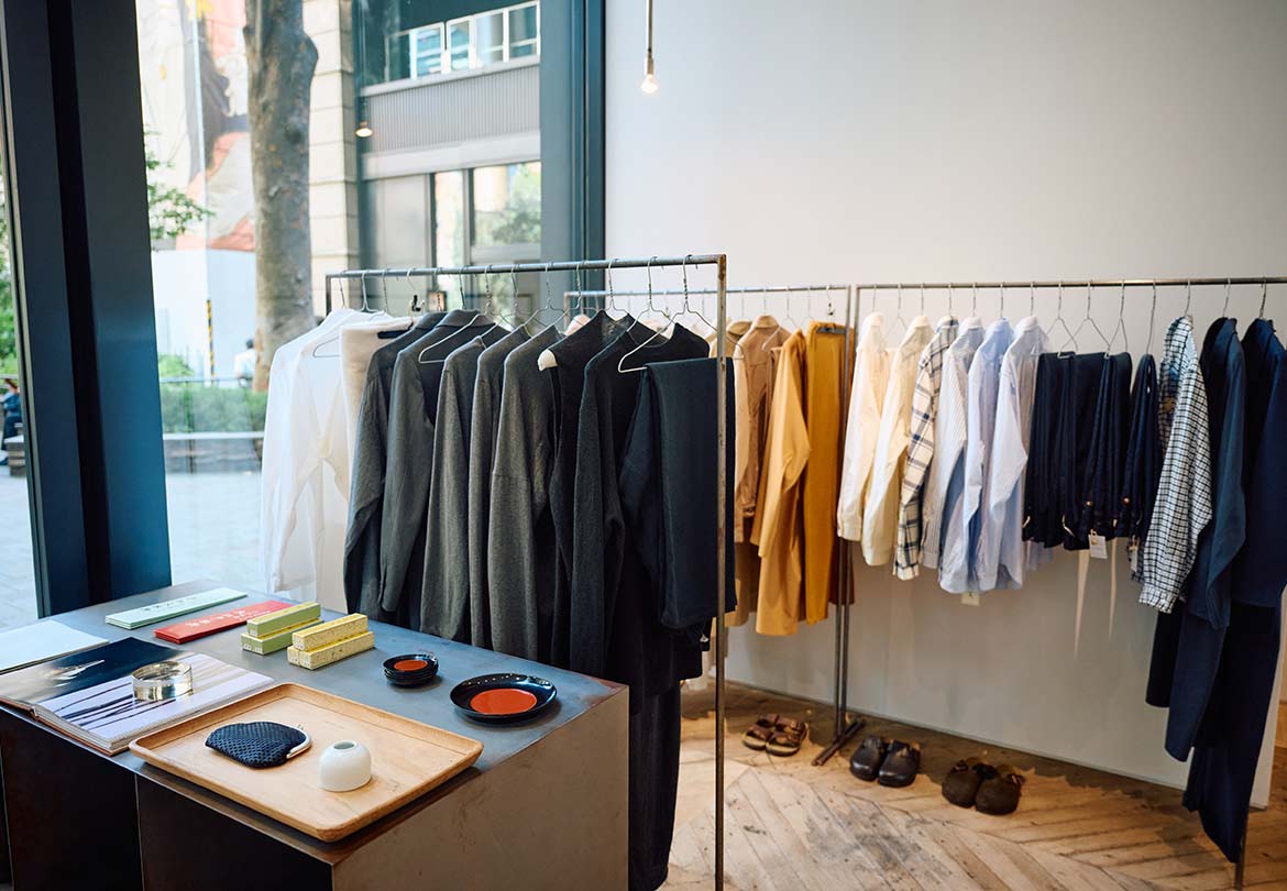 〈YAECA〉のアイテムの数々も揃えている