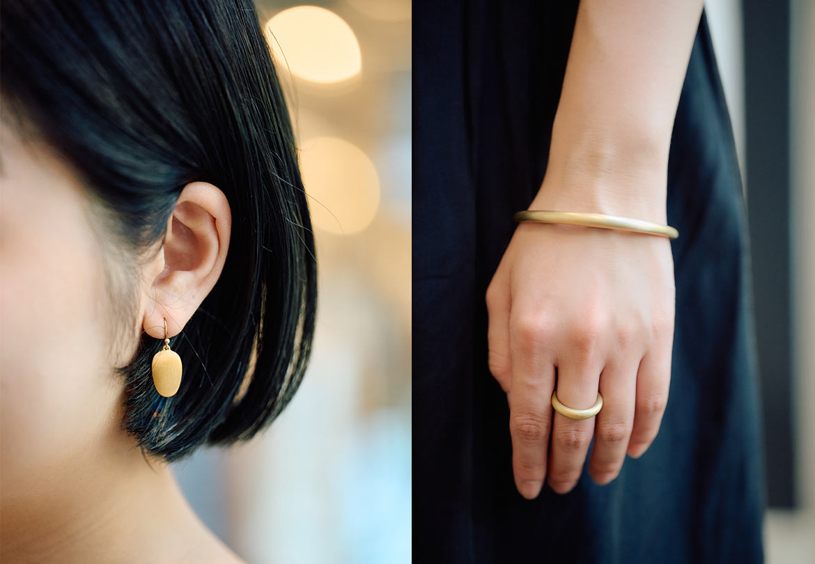 〈Ted Muehling〉Small Chips 38,500円/〈Ted Muehling〉Ring 308,000円/〈Ted Muehling〉Skinny bangle. 737,000円