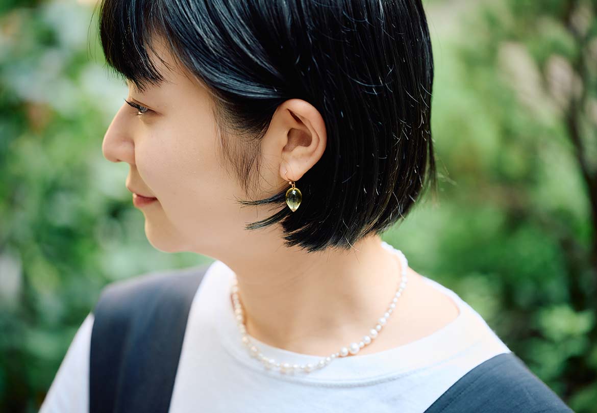 〈Ted Muehling〉Acorns 41,800円/〈Ted Muehling〉Pearl Choker 286,000円