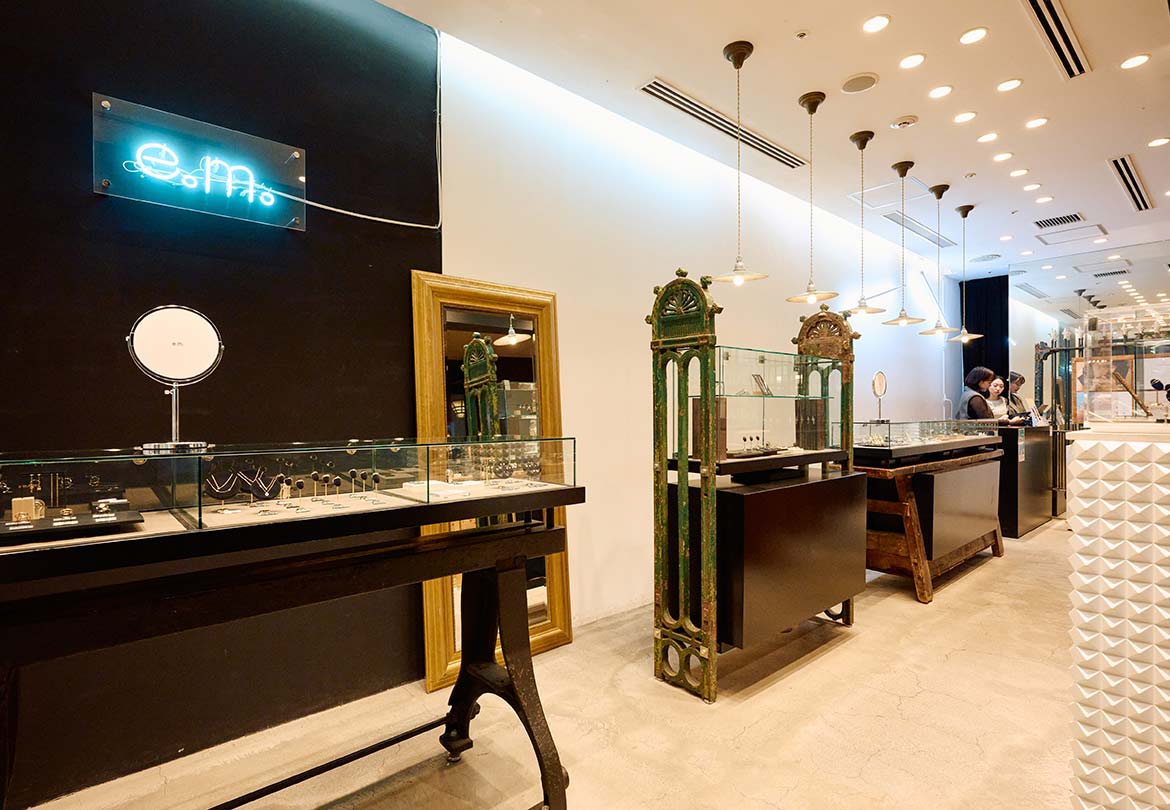 アンティーク家具と唯一無二のデザイン