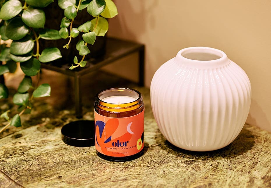今日から我が家に仲間入り。「olor」のJarキャンドル / 4,180円と「KAHLER」のフラワーベース / 6,050円