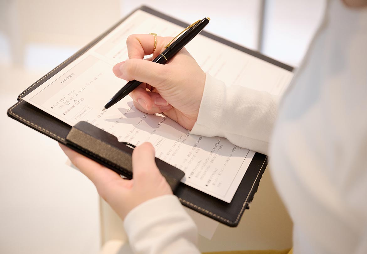 まずは簡単な問診票を記入