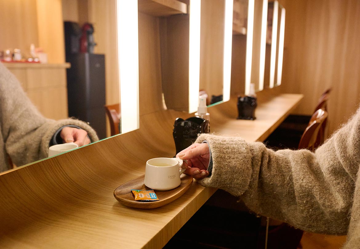 施術後はお茶とお菓子で目覚まし