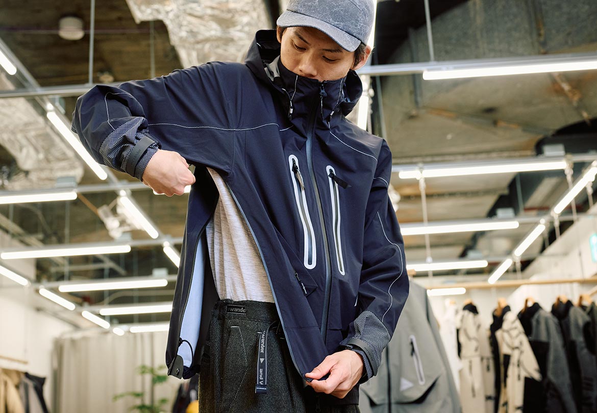 ベンチレーションは裾までのびている