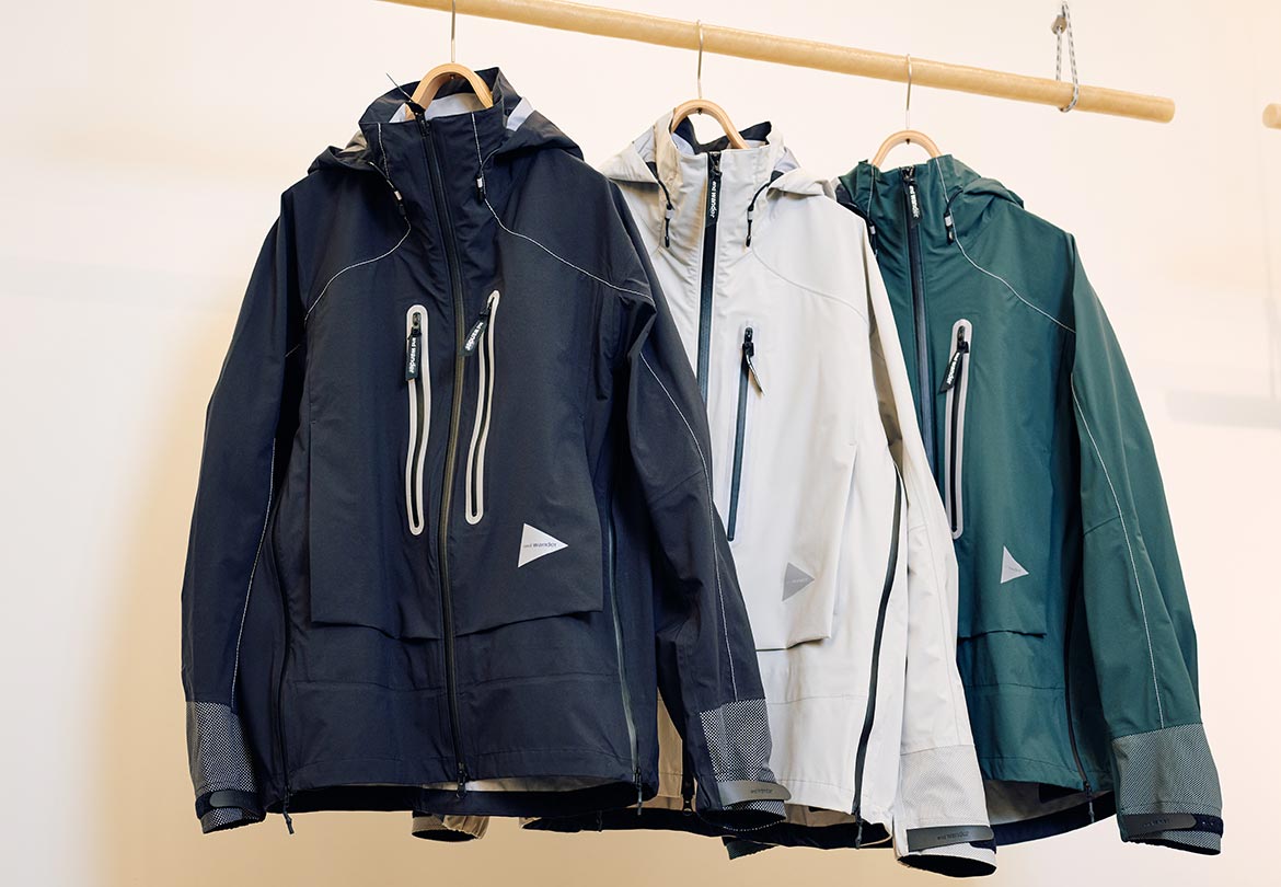 左からblack、off white、green