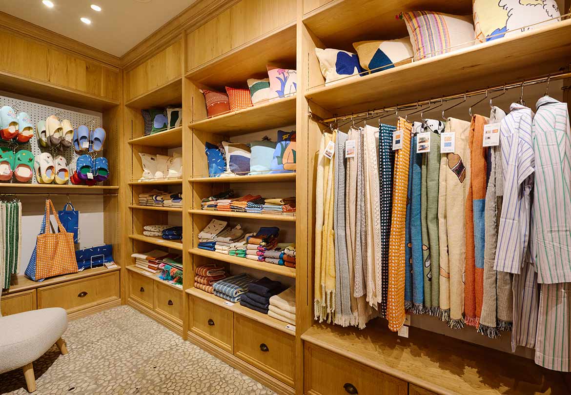 オリジナルのファブリックアイテムが揃う