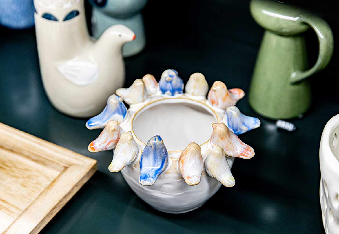 鳥モチーフに釘付け。こちらは植木鉢 8,250円