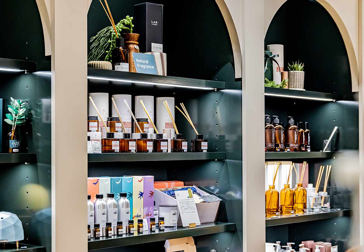 アロマキャンドルやルームフレグランスも充実