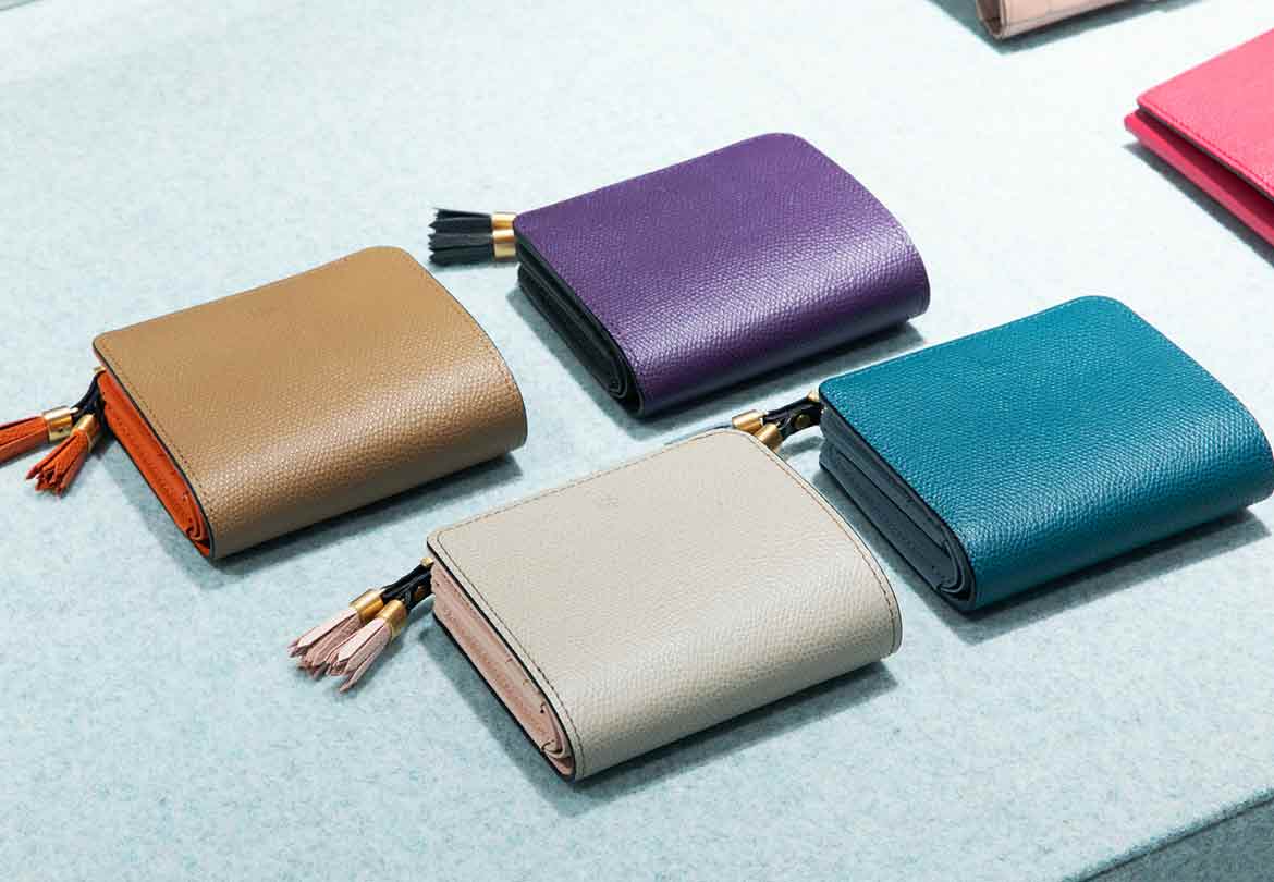 「シキビー Lファスナー二つ折り財布」31,900円