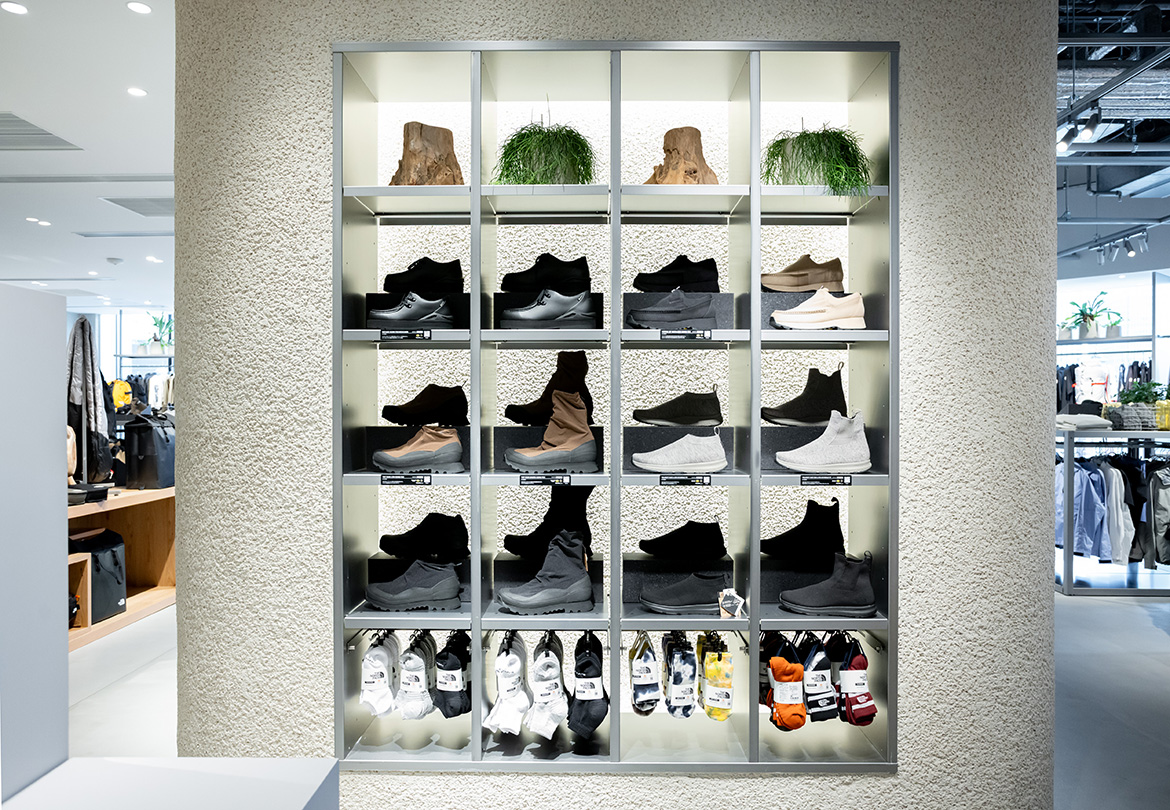 シューズはタウンユースからトレッキングまで揃う