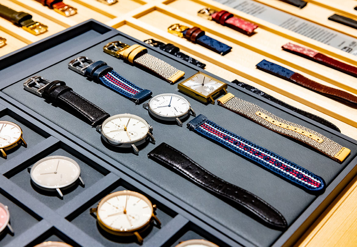 店内では時計やベルトの組み合わせを試すことが可能
