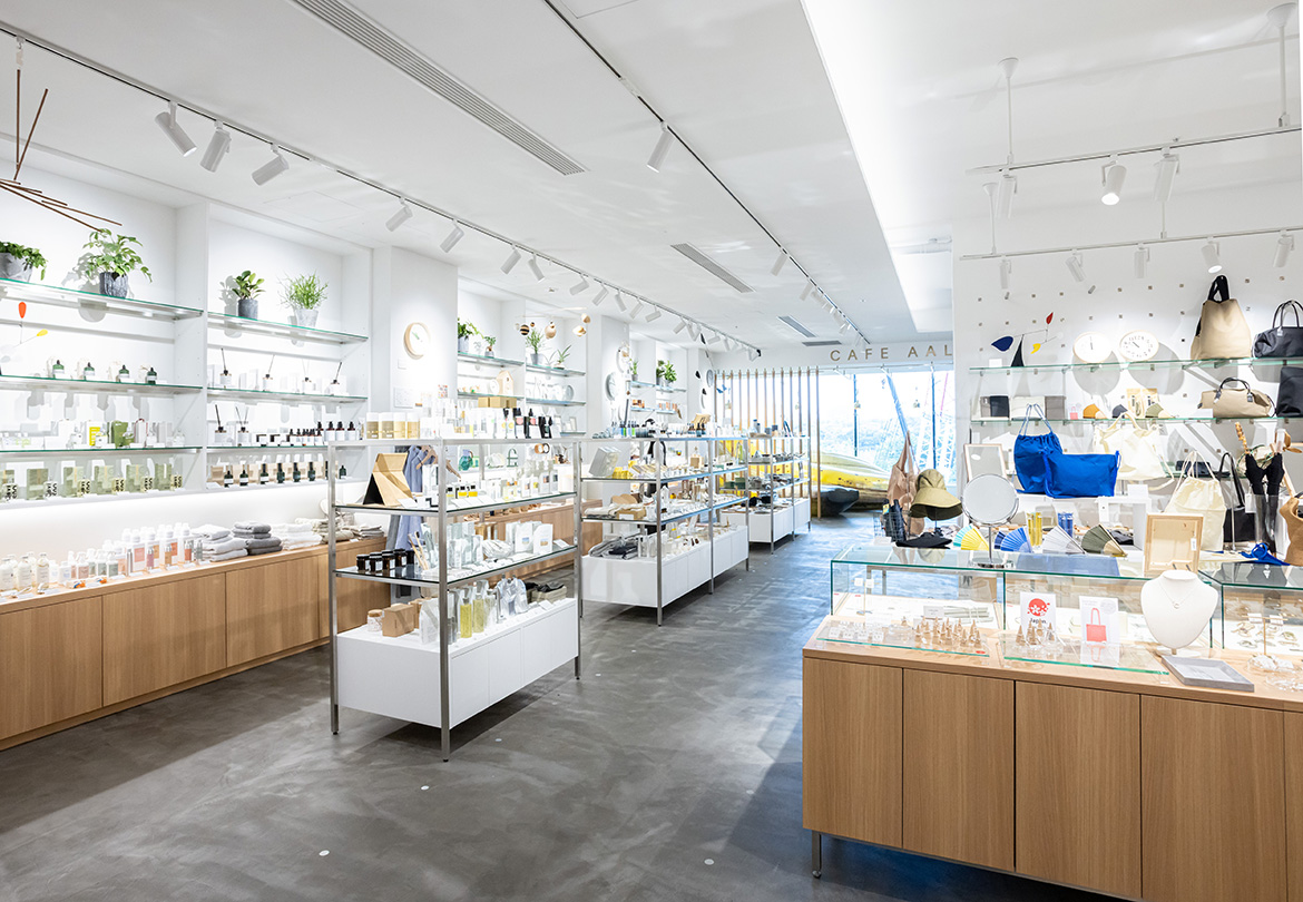 所狭しと並ぶ個性豊かな品々