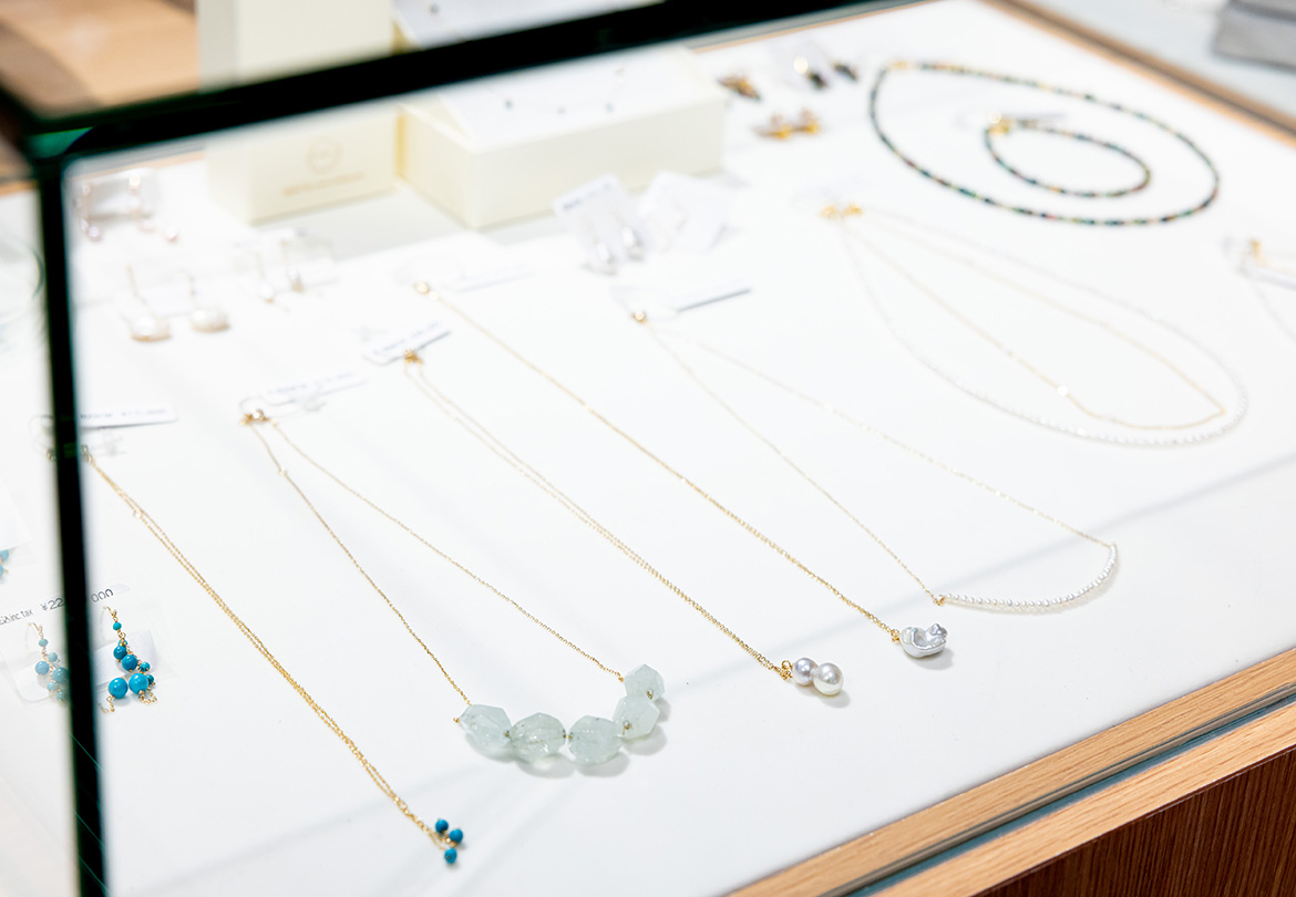 misaさんによる天然石などを使ったジュエリー