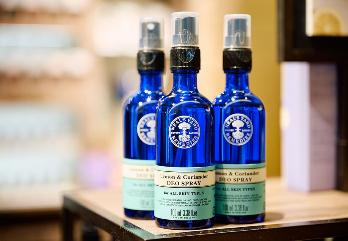 首筋にスプレーするだけで爽快な「レモン＆コリアンダー デオスプレー」3,190円（100ml）