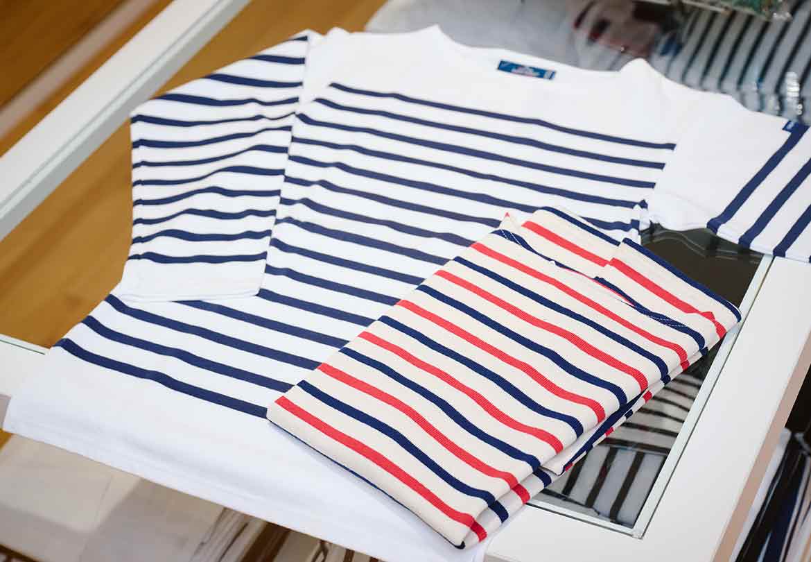 「ナヴァル・長袖 NEIGE/GITANE ［白/コバルトブルー］」20,350円～、「ウェッソン・トリコロール　 NEIGE/MARINE/TULIPE［白/マリン/赤］」16,500円～