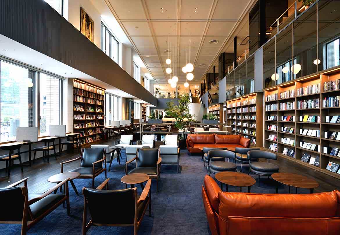 TSUTAYAとして国内最大級の約220席を誇るラウンジ