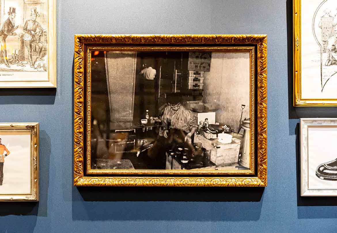 店内には創業者である千葉尊さんの写真が