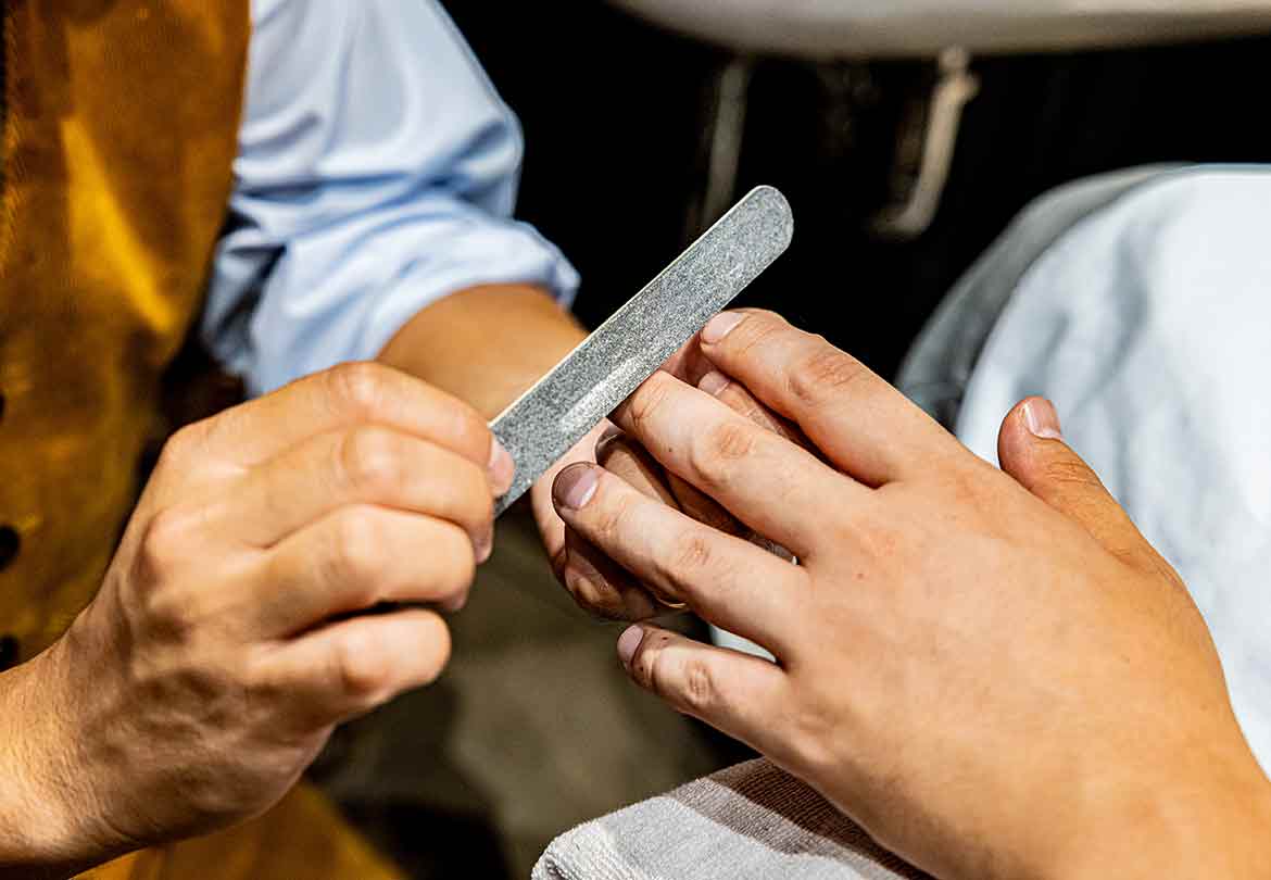 爪の先まで整えてこそ一流のビジネスマン