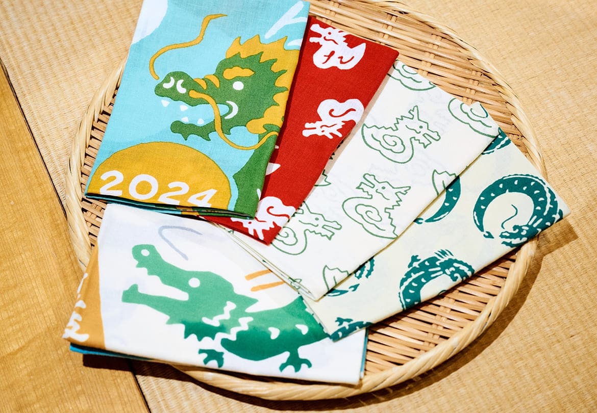 季節限定で干支モチーフの柄も。2024年は辰年ですね。各1,100円〜