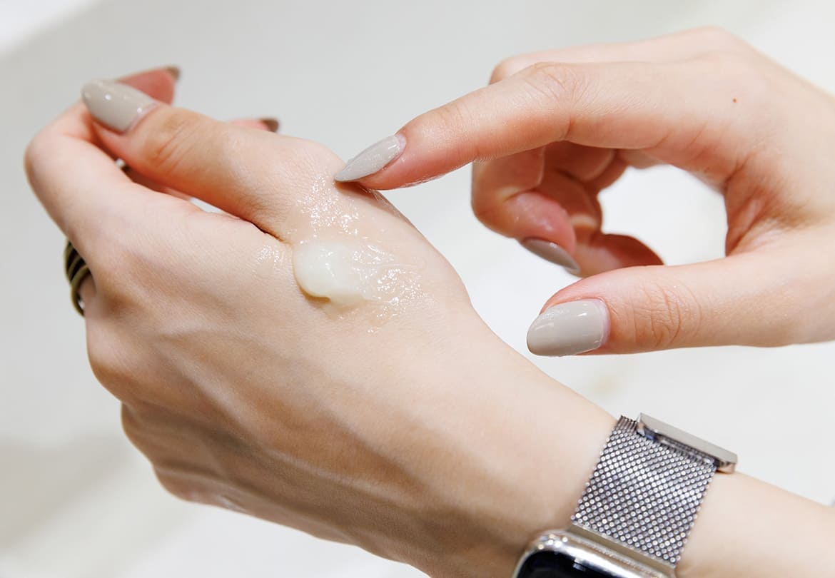 「タマヌクレンジングバーム」は肌に乗せた瞬間に溶けてすっと馴染みます
